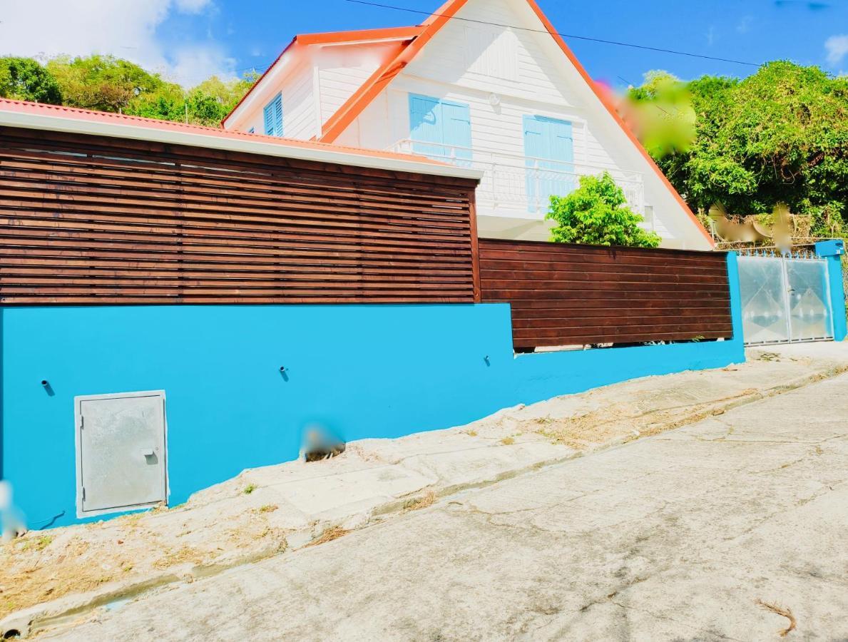 Location Maison Bleue Avec Piscine Privative Au Carbet Martinique Ле Карбе Екстериор снимка