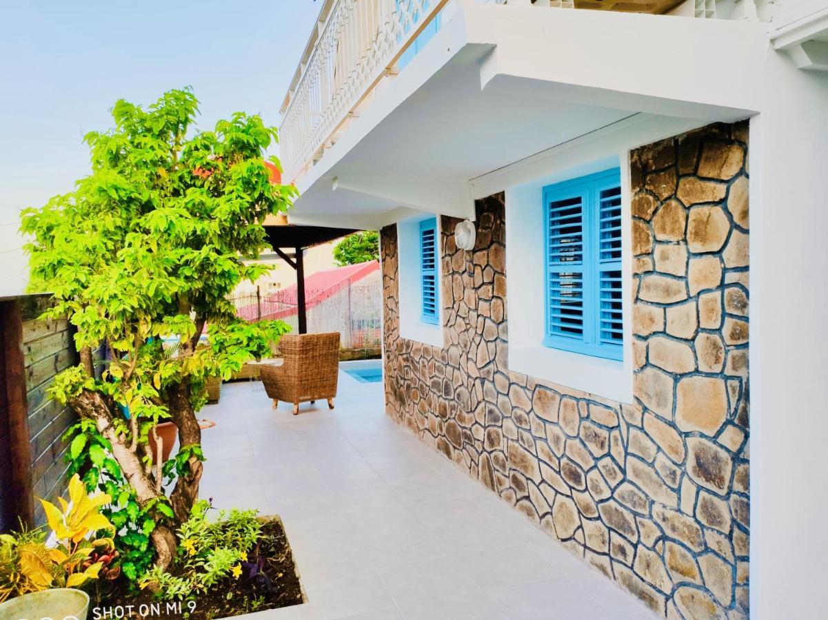 Location Maison Bleue Avec Piscine Privative Au Carbet Martinique Ле Карбе Екстериор снимка