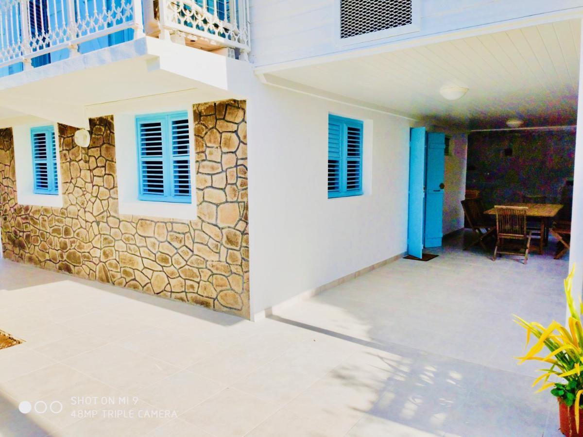 Location Maison Bleue Avec Piscine Privative Au Carbet Martinique Ле Карбе Екстериор снимка