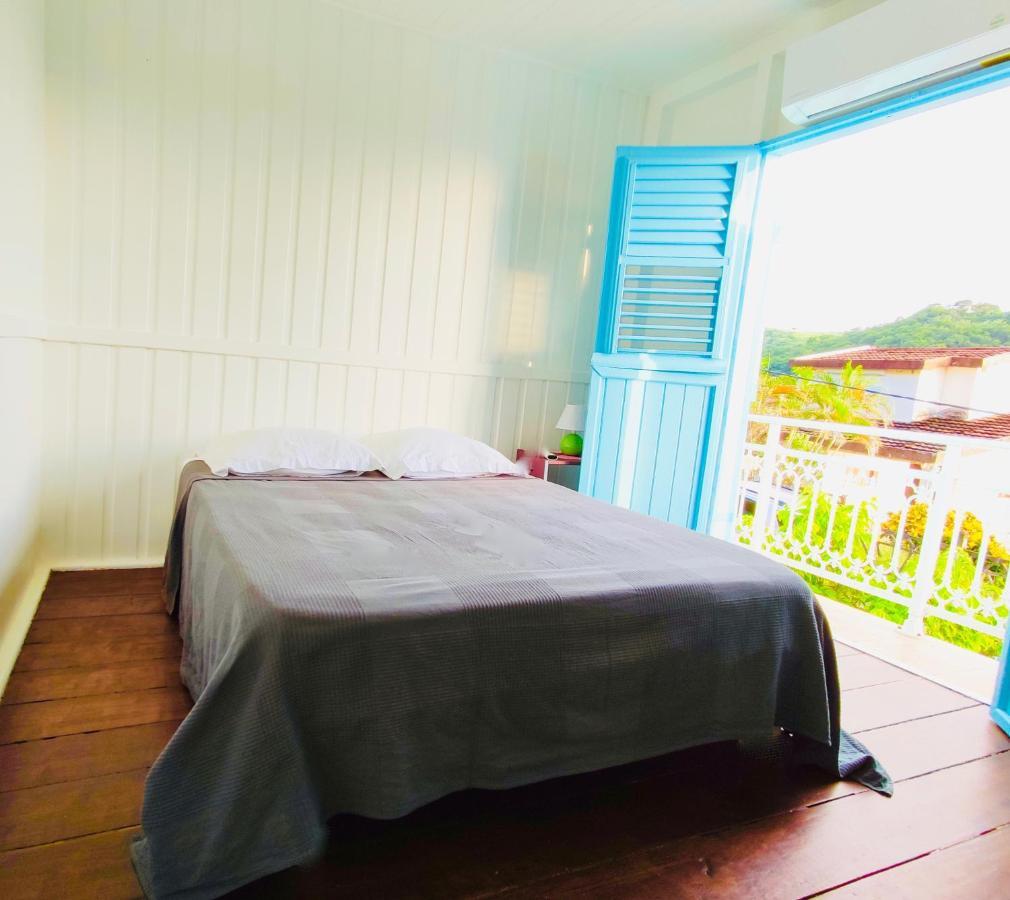Location Maison Bleue Avec Piscine Privative Au Carbet Martinique Ле Карбе Екстериор снимка