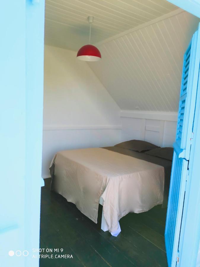Location Maison Bleue Avec Piscine Privative Au Carbet Martinique Ле Карбе Екстериор снимка
