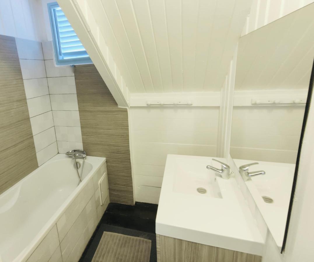 Location Maison Bleue Avec Piscine Privative Au Carbet Martinique Ле Карбе Екстериор снимка