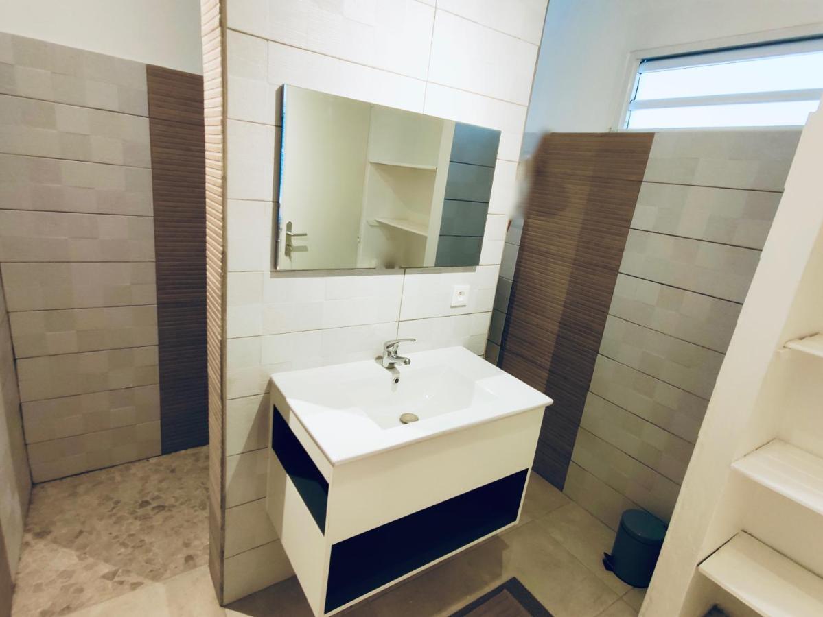 Location Maison Bleue Avec Piscine Privative Au Carbet Martinique Ле Карбе Екстериор снимка